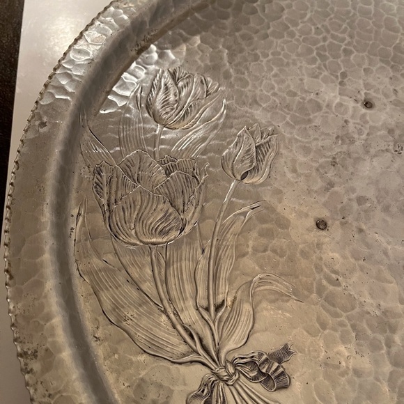 Vintage Hand Wrought Hammered Aluminum Lazy Susan w Tulip Design - Picture 4 of 11